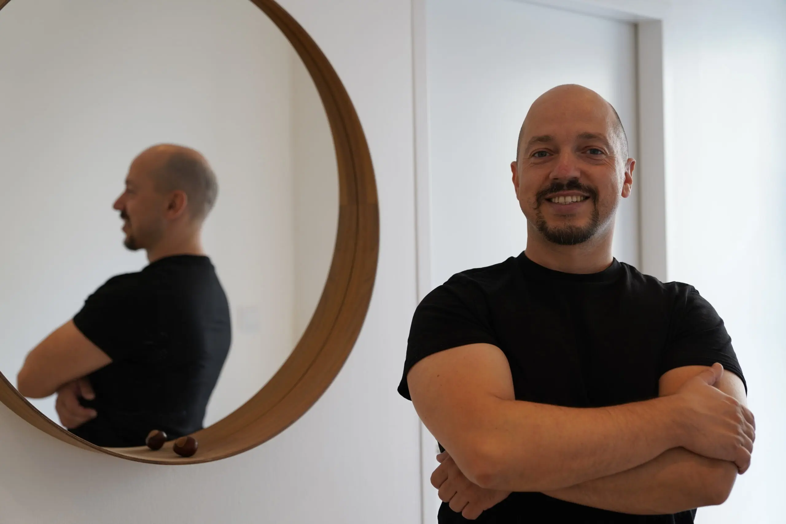 Osman Aydin in seiner Massagepraxis Painless in Wien